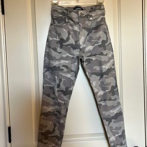 Express cami jeans in shades of grey. Size 4, stretch, straight leg.